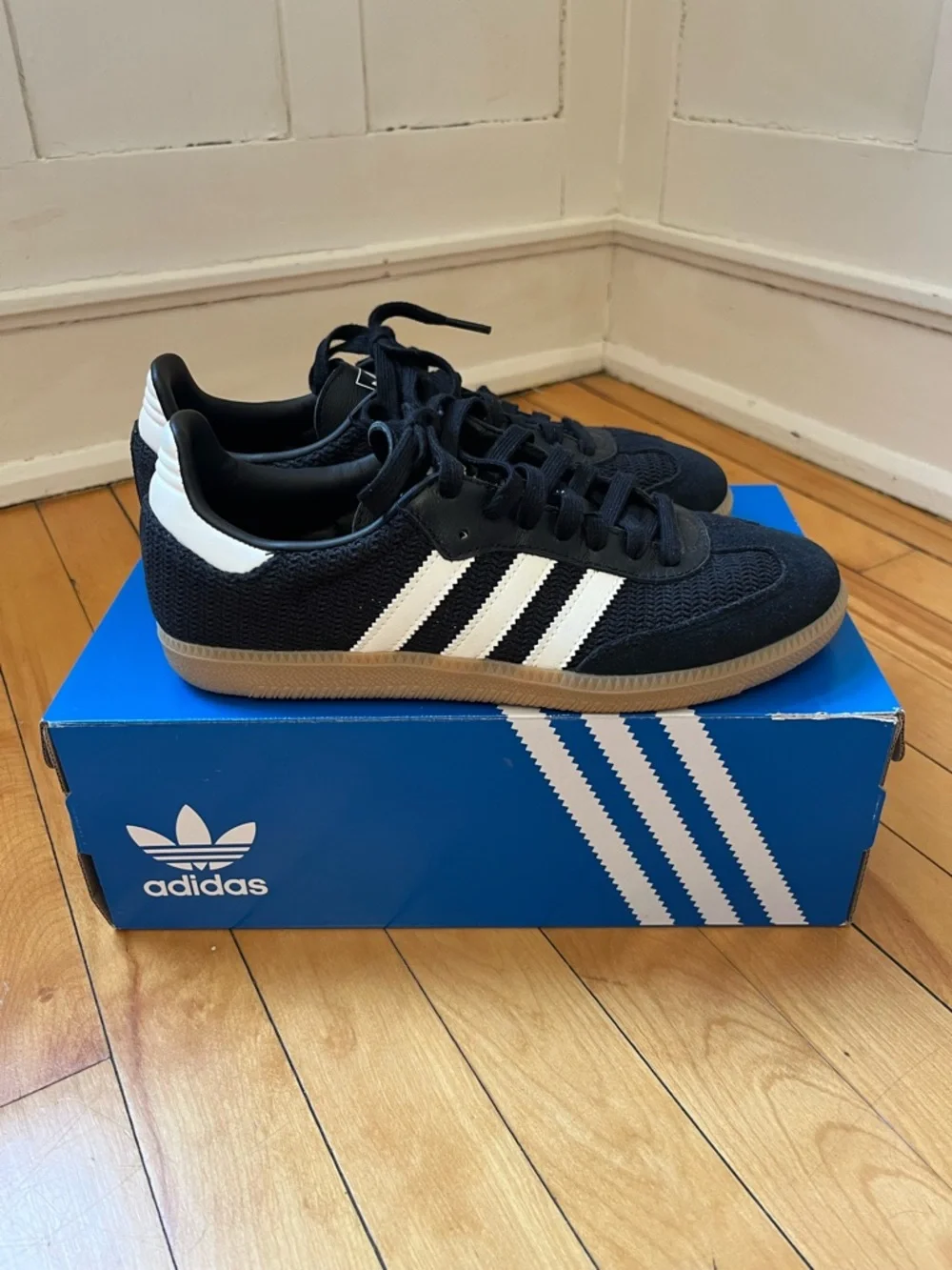 adidas Men’s Samba OG Sneakers in Black like new in box. - Picture 4 of 7